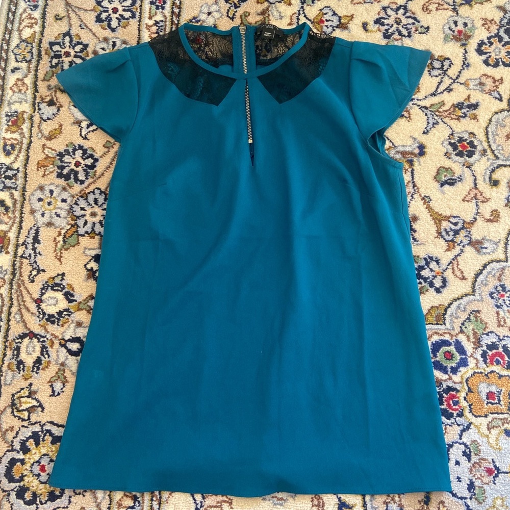 Ann Taylor business casual top. 00P
